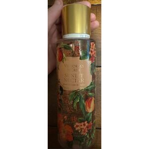 Victoria’s Secret Sunlit Nectar Fragrance Mist- 8.4 oz- Peach & Amber